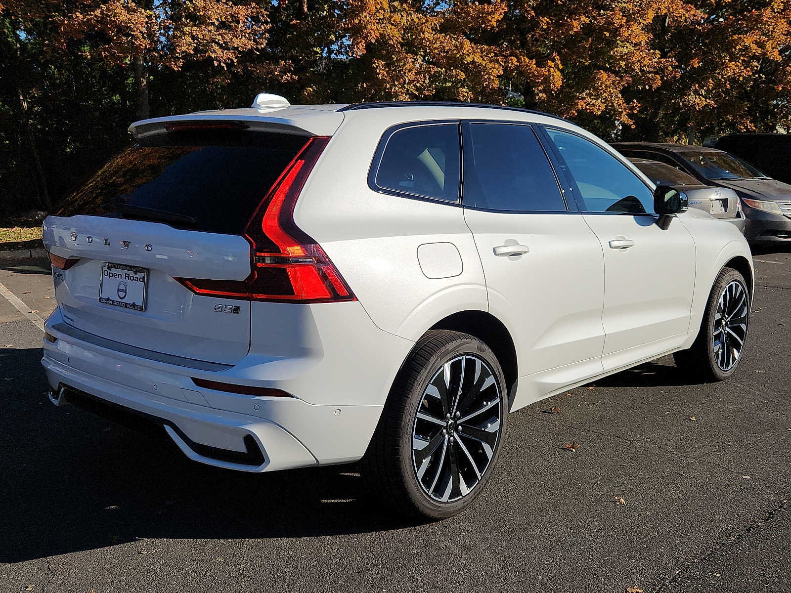 Used 2027 Volvo XC60 B5 Ultra AWD/4WD image 6