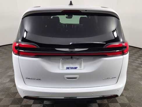 New 2026 Chrysler Pacifica Limited image 6