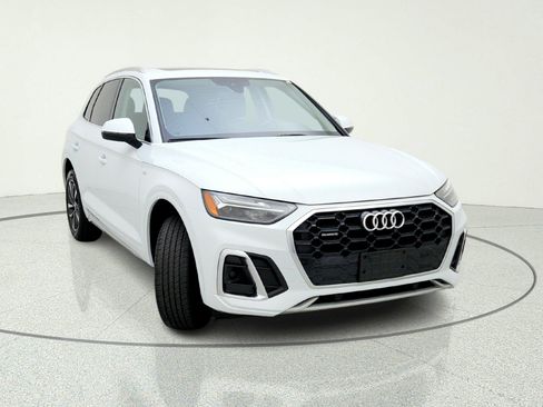 Used 2023 Audi Q5 2.0T Premium w/ Convenience Package AWD/4WD image 4