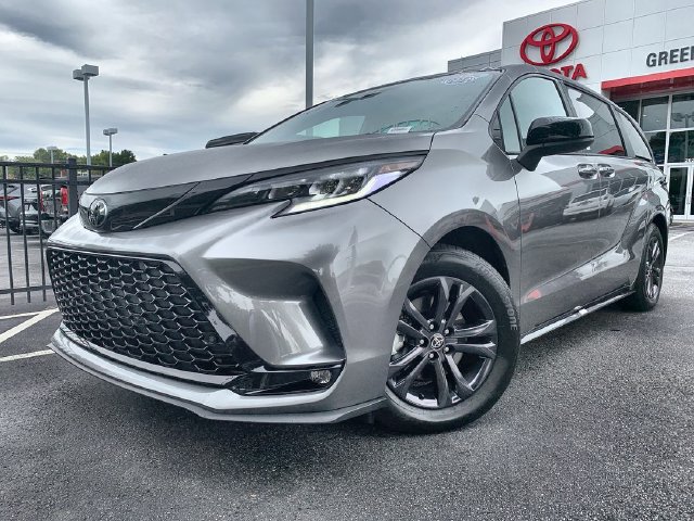 Used 2026 Toyota Sienna XSE AWD/4WD image 4