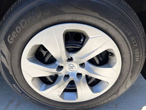 Used 2020 Toyota RAV4 LE w/ All Weather Liner Package AWD/4WD image 10