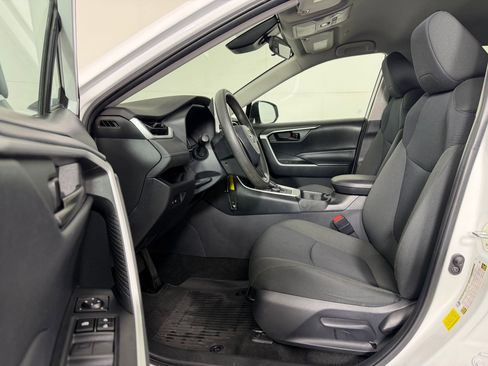 Used 2024 Toyota RAV4 LE AWD/4WD image 4