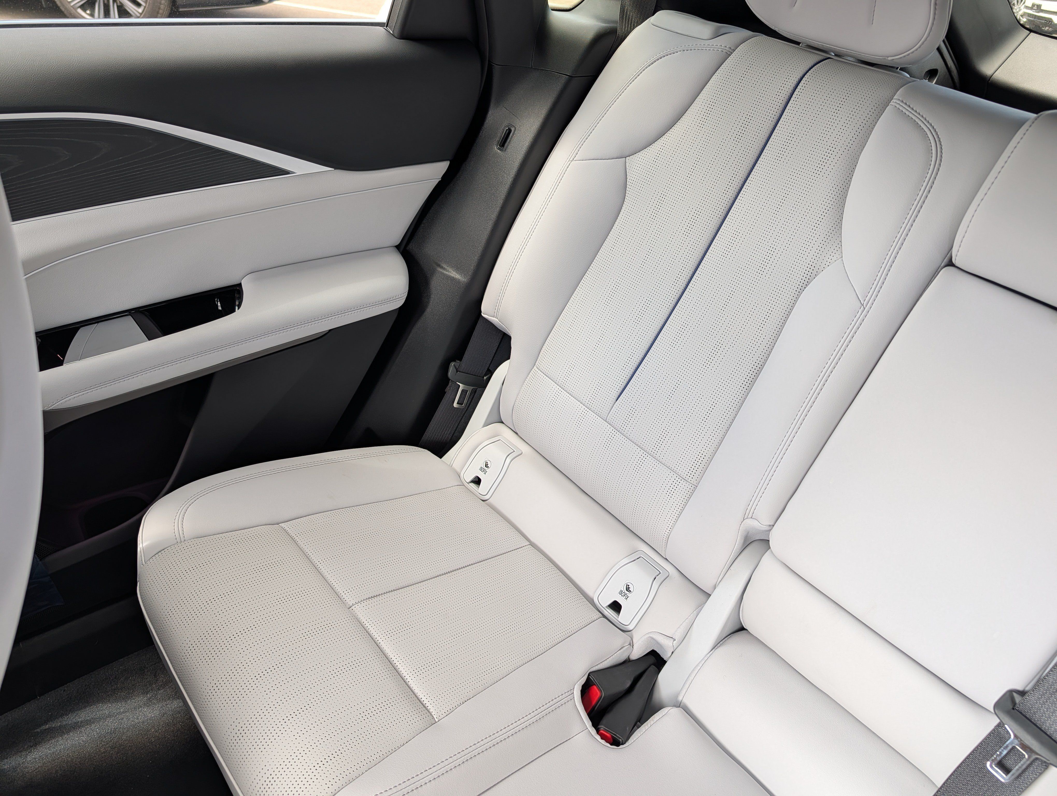 Used 2026 Cadillac Lyriq Luxury w/ LPO, Floor Liner Package AWD/4WD image 10