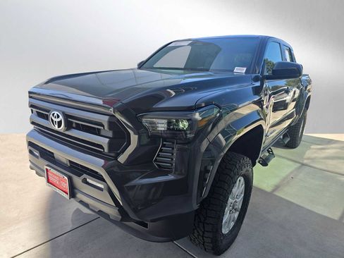 Used 2025 Toyota Tacoma SR5 AWD/4WD image 7