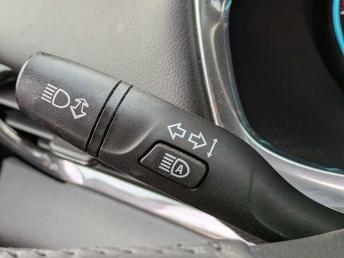 Used 2022 Chevrolet Traverse RS image 26