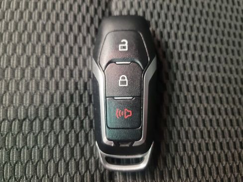 Used 2017 Ford Explorer XLT image 32