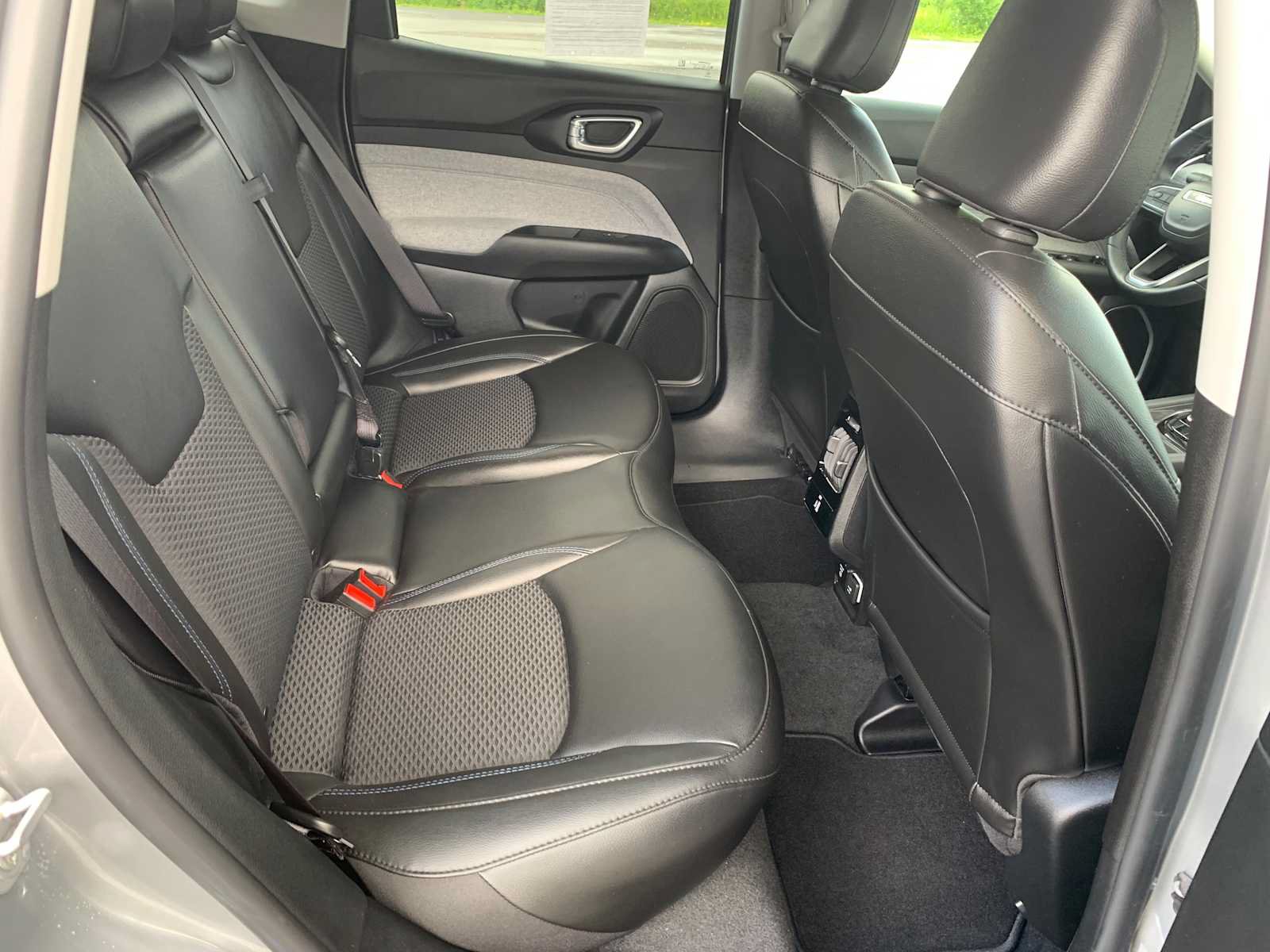 Used 2022 Jeep Compass Latitude w/ Convenience Group AWD/4WD image 19
