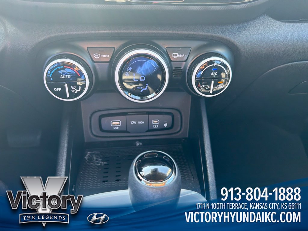 Used 2025 Hyundai Venue Limited FWD image 15