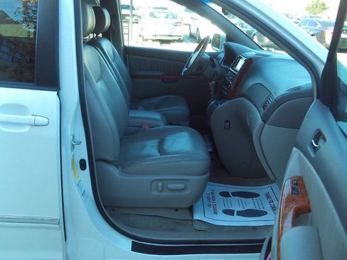 Used 2006 Toyota Sienna XLE Limited image 18