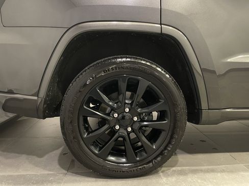 Used 2019 Jeep Grand Cherokee Altitude image 10