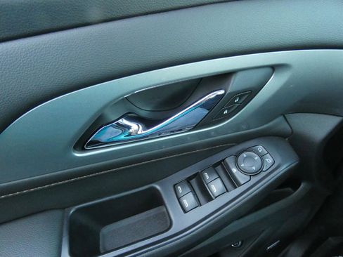 Used 2021 Chevrolet Traverse RS AWD/4WD image 19