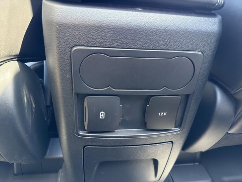 Used 2022 Ford Explorer XLT w/ Equipment Group 202A AWD/4WD image 25