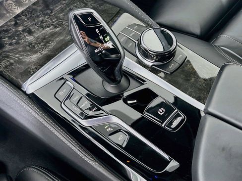 Used 2023 BMW M550i xDrive w/ Executive Package AWD/4WD image 18