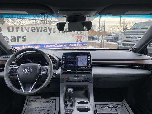 Used 2021 Toyota Avalon Limited image 18
