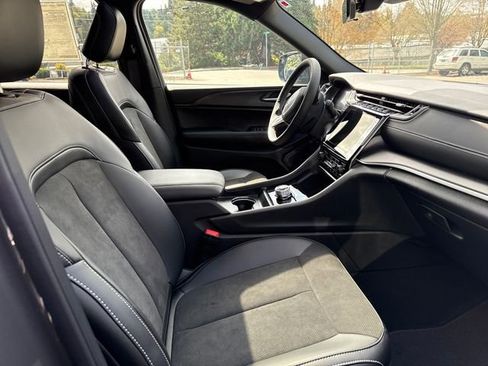 New 2025 Jeep Grand Cherokee L Altitude AWD/4WD image 9