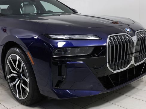 Used 2023 BMW 760i xDrive image 37