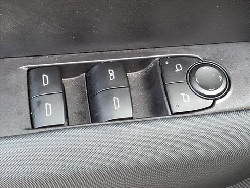 Used 2023 Chevrolet Colorado Z71 w/ Z71 Convenience Package 2 image 17