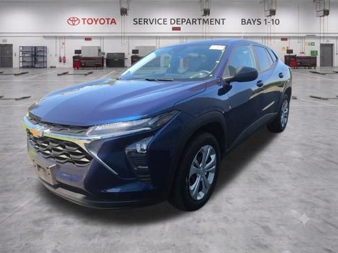 Used 2024 Chevrolet Trax LS FWD image 3