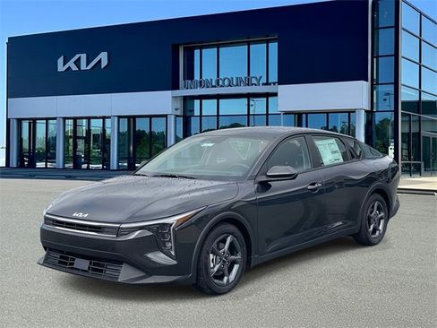 New 2025 Kia K4 LXS image 3