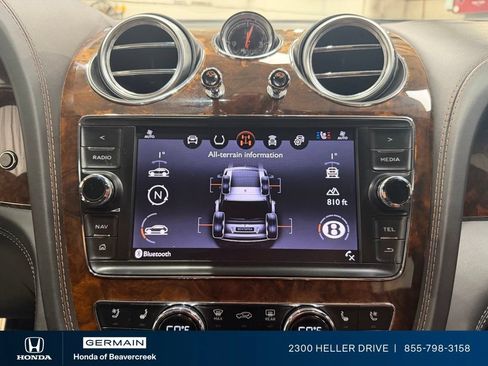 Used 2018 Bentley Bentayga AWD/4WD image 22