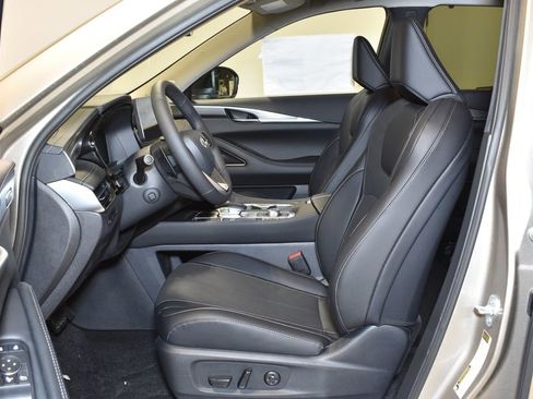 Used 2026 INFINITI QX60 Luxe w/ Family Package image 11