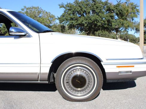 Used 1993 Chrysler New Yorker Fifth Avenue FWD image 37