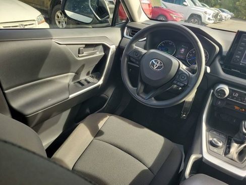 Used 2022 Toyota RAV4 LE image 7