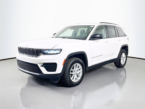 Used 2024 Jeep Grand Cherokee Laredo X image 4