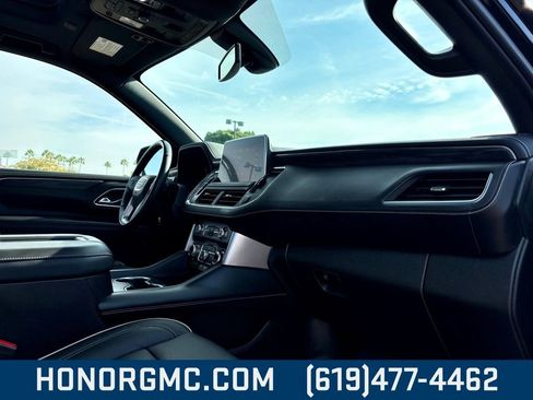 Used 2021 GMC Yukon SLT w/ SLT Premium Package image 23