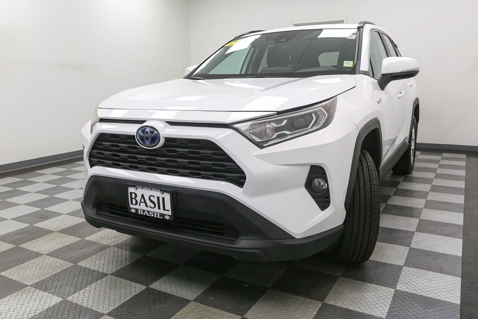 Used 2021 Toyota RAV4 XLE AWD/4WD image 4