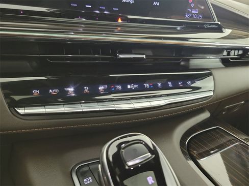 Certified 2024 Cadillac Escalade Sport w/ LPO, ONYX Package image 27