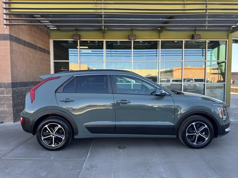 Used 2024 Kia Niro EX image 9