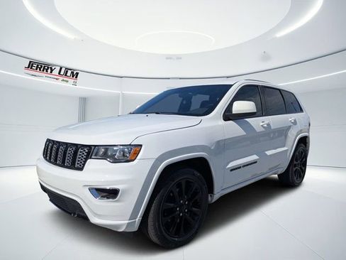 Used 2018 Jeep Grand Cherokee Altitude RWD image 7