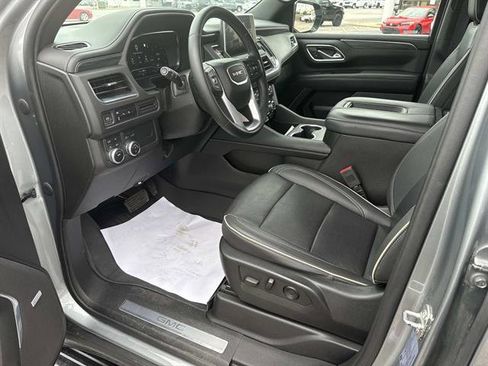 Used 2023 GMC Yukon XL SLT AWD/4WD image 15