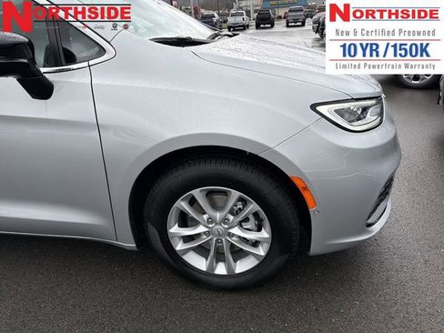 New 2026 Chrysler Pacifica Select image 4