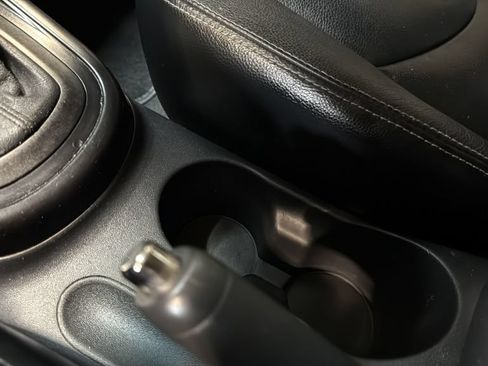 Used 2011 Kia Soul ! FWD image 25