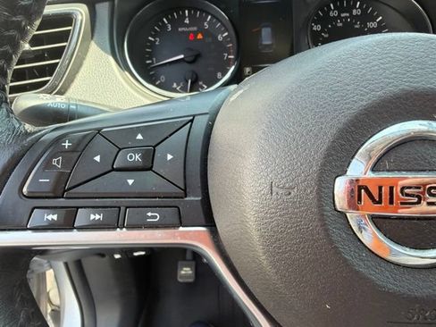 Used 2017 Nissan Rogue SV w/ SV Premium Package AWD/4WD image 11