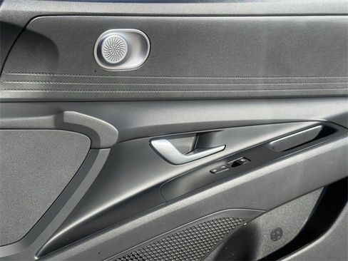 Used 2023 Hyundai Elantra SEL image 24