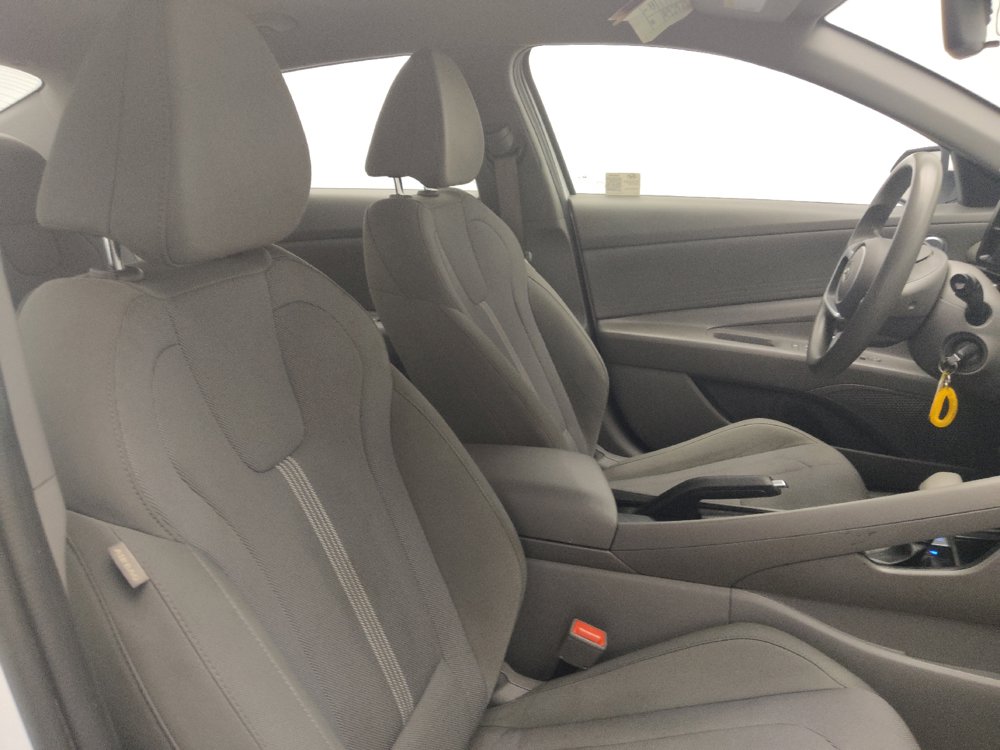 Used 2024 Hyundai Elantra SE FWD image 21