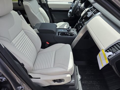 New 2026 Land Rover Discovery Dynamic SE AWD/4WD image 3