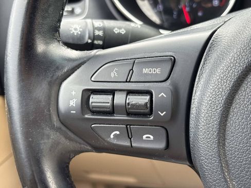 Used 2019 Kia Sedona EX FWD image 22