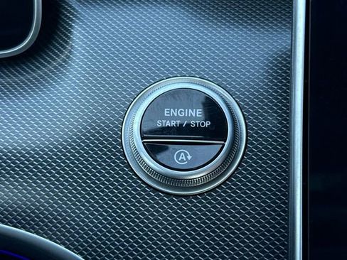 Used 2025 Mercedes-Benz C 300 Sedan image 28