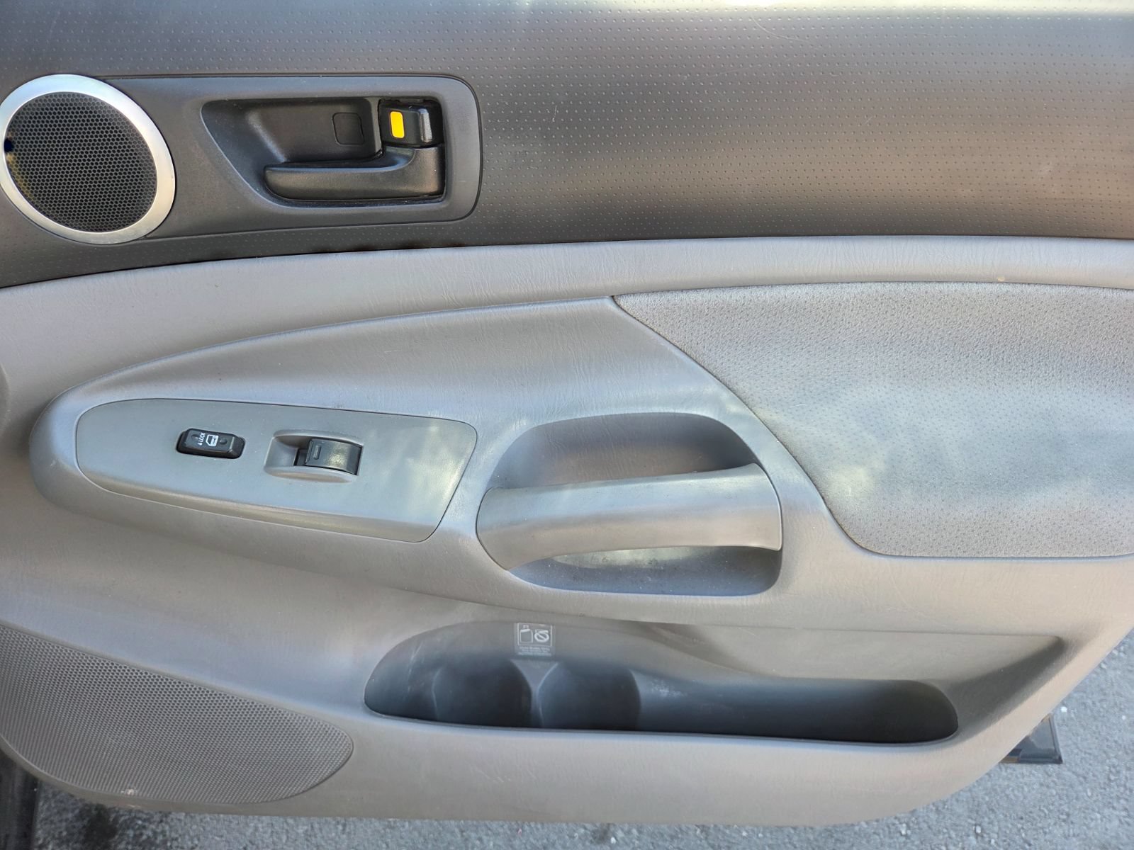 Used 2005 Toyota Tacoma PreRunner w/ TRD Sport Pkg #4 RWD image 13