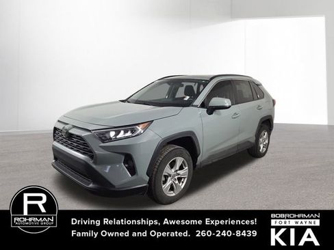 Used 2021 Toyota RAV4 XLE image 1