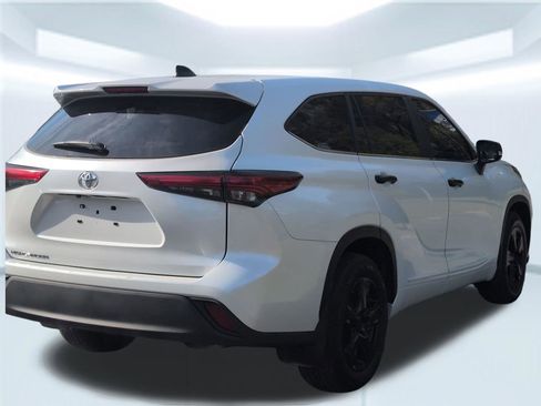 Used 2023 Toyota Highlander L image 5