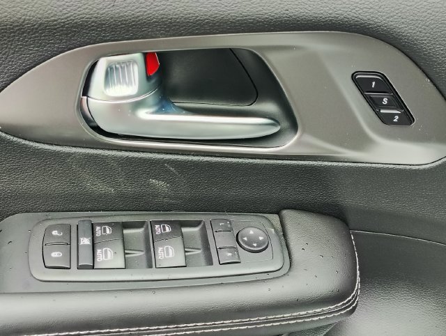 New 2026 Chrysler Pacifica Select AWD/4WD image 9