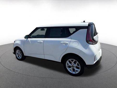 Used 2025 Kia Soul LX w/ LX Technology Package FWD image 10