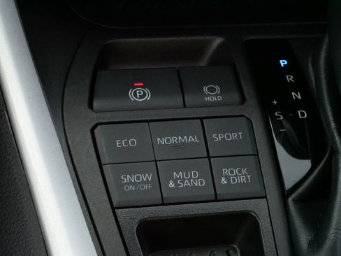 Certified 2024 Toyota RAV4 LE image 27