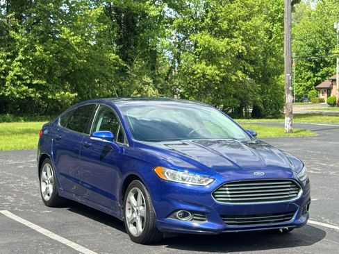 Used 2014 Ford Fusion SE w/ Equipment Group 201A FWD image 2