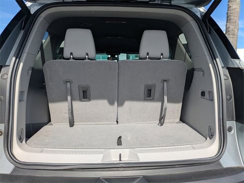 Used 2023 GMC Acadia SLT w/ Technology Package image 16